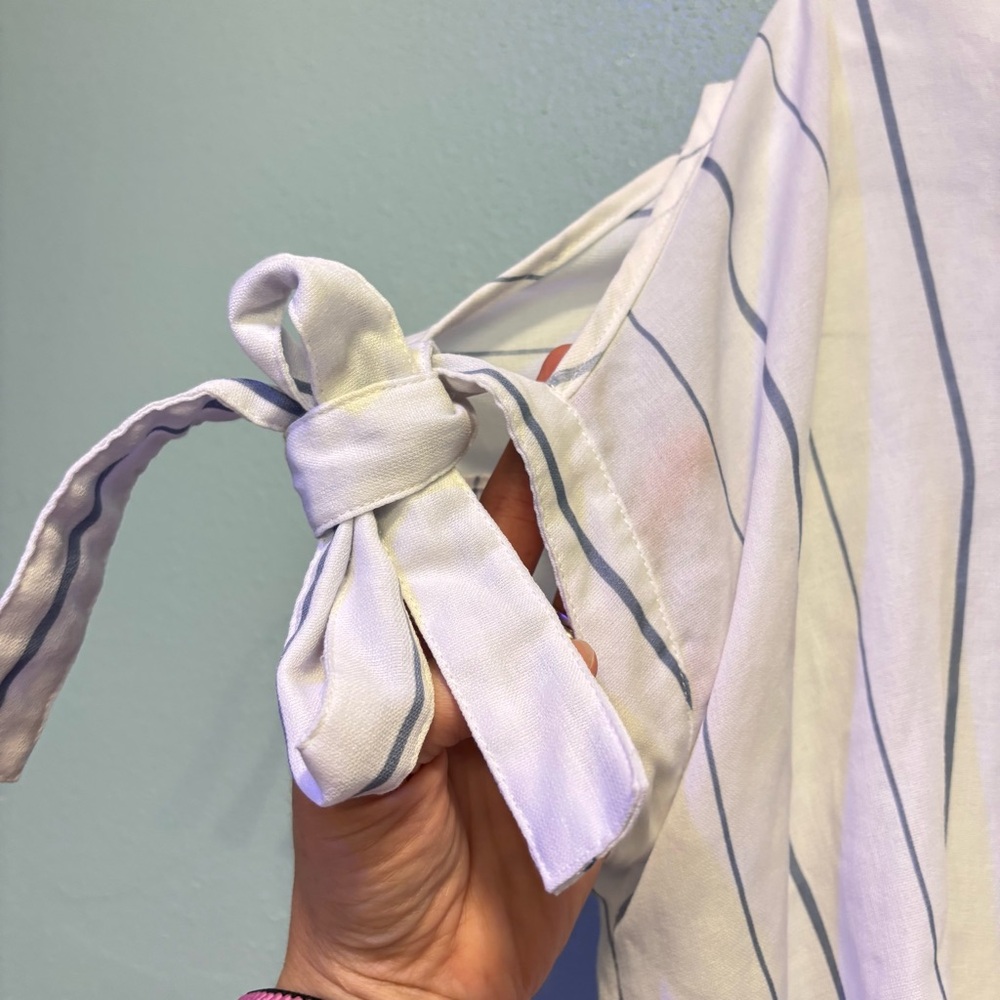Listicle White and Navy Vertical Stripes Tie-Sleeve Hi-Low Hem Top Size Small - Picture 2 of 6